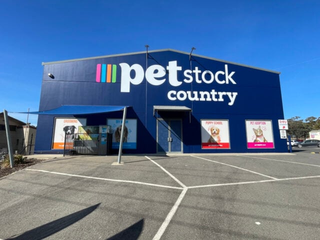 Petstock signage, Bendigo, VIC Petstock signage, Bendigo, VIC